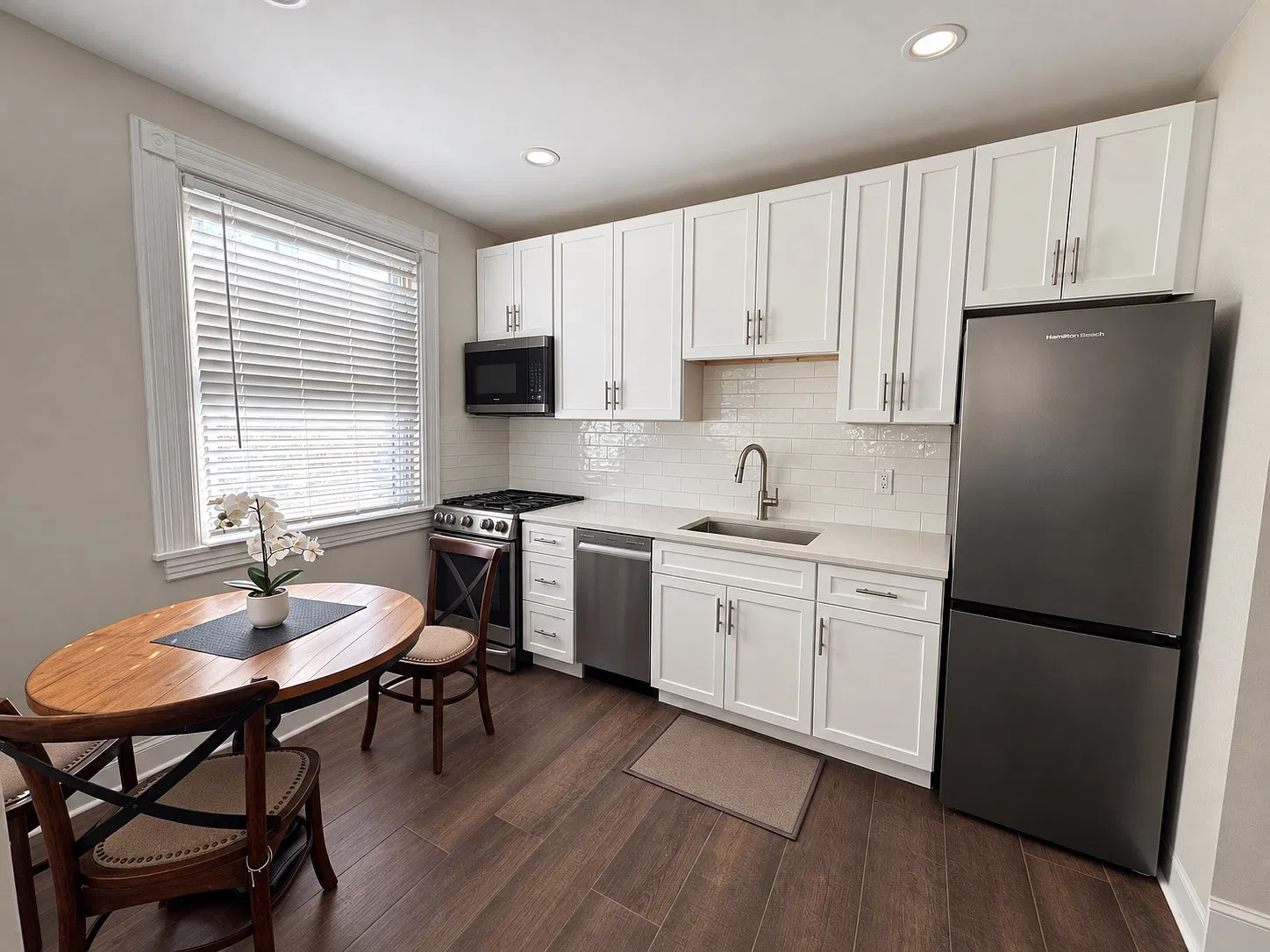 23 Euclid Ave — Photo 2