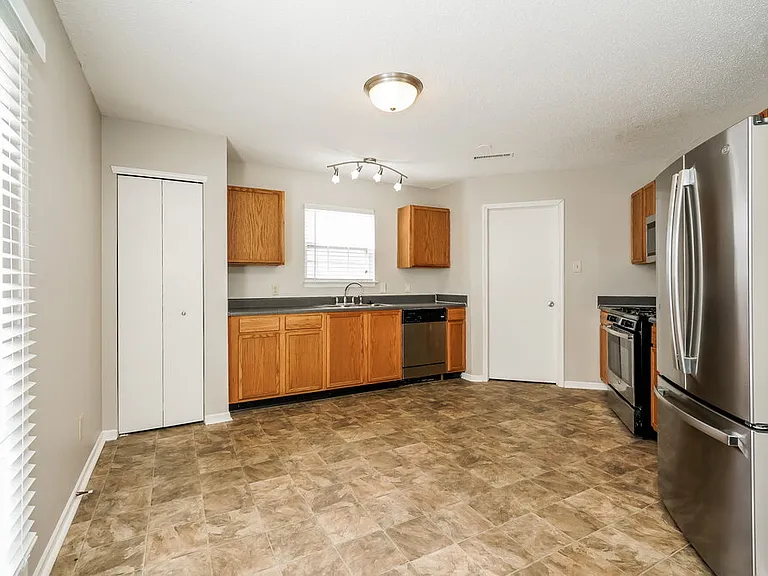 10841 Zimmerman Ln — Photo 7