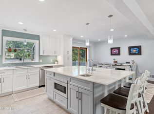 5 Maplecrest Ct, Toms River, NJ 08753