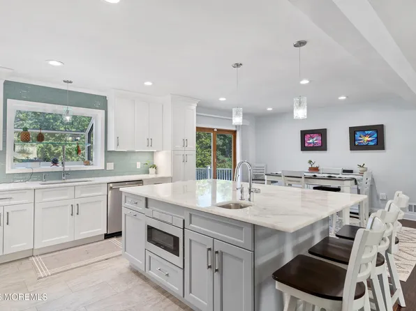 5 Maplecrest Court, Toms River, NJ 08753