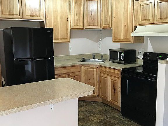 Kitchen and eating bar