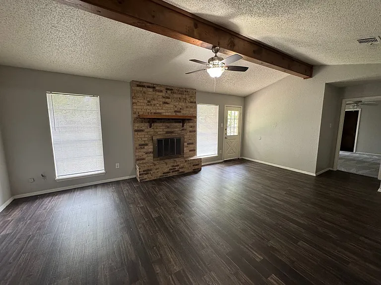 104 Hillside Dr — Photo 2