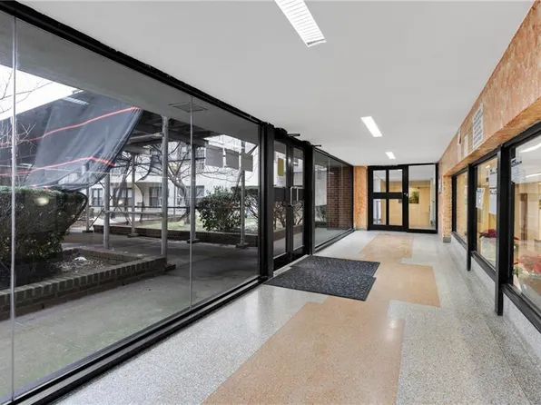 3080 Voorhies Avenue image 1 of 6