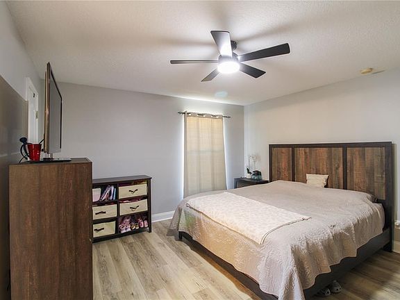 4th image of 10041 Crenshaw Cir #10041