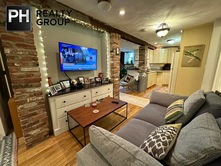 39 Highland Ave — Photo 7
