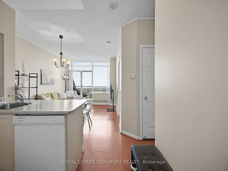 153 Beecroft Rd N #Penthouse 109 — Photo 7