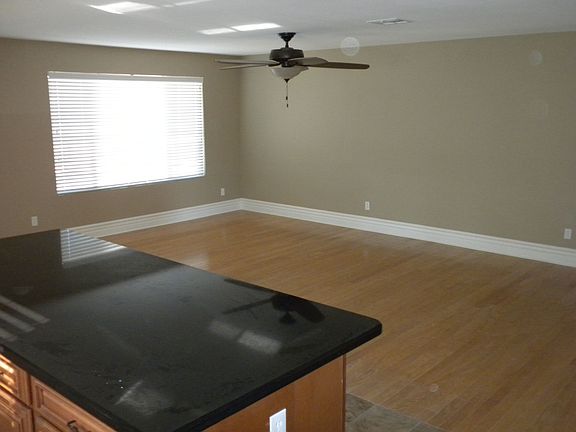 4th image of 2634 E Louise Dr