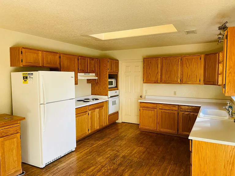 30 Quartz Dr — Photo 3