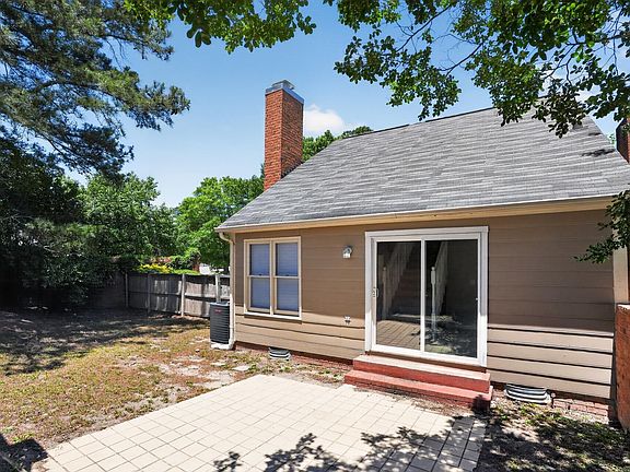 3rd image of 126 Village Walk