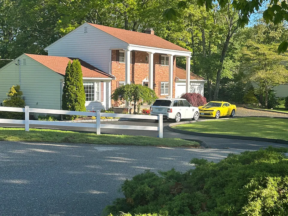 60 Sherwood Dr