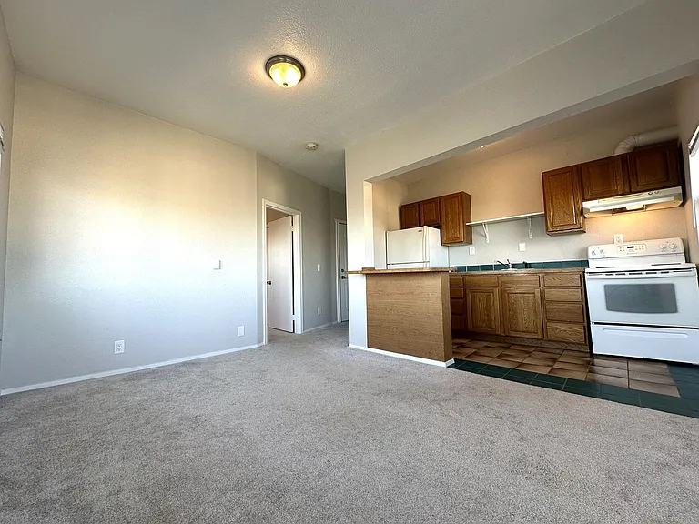 3202 Grand- 5 Unit — Photo 6