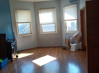 1440 W Barry Ave, Chicago, IL 60657