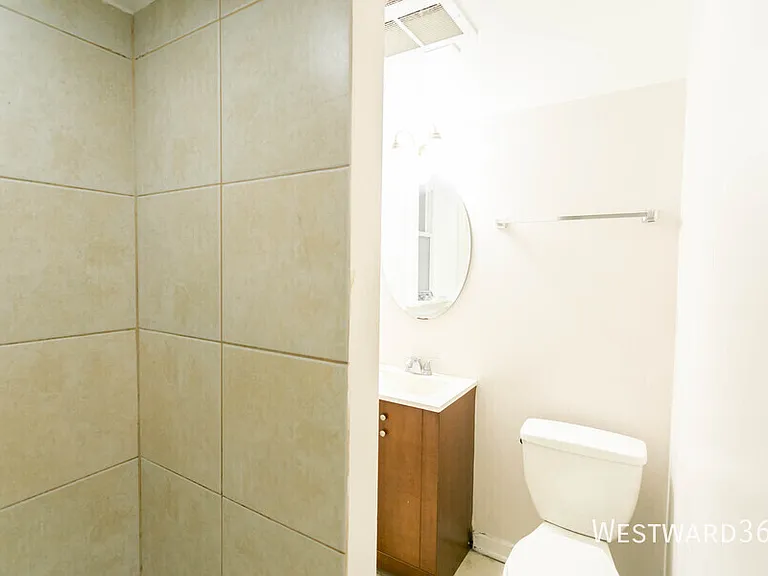 1662 W Farwell Ave #G — Photo 7
