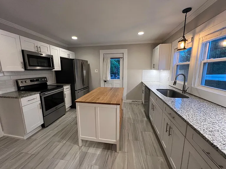 628 Oak St — Photo 7