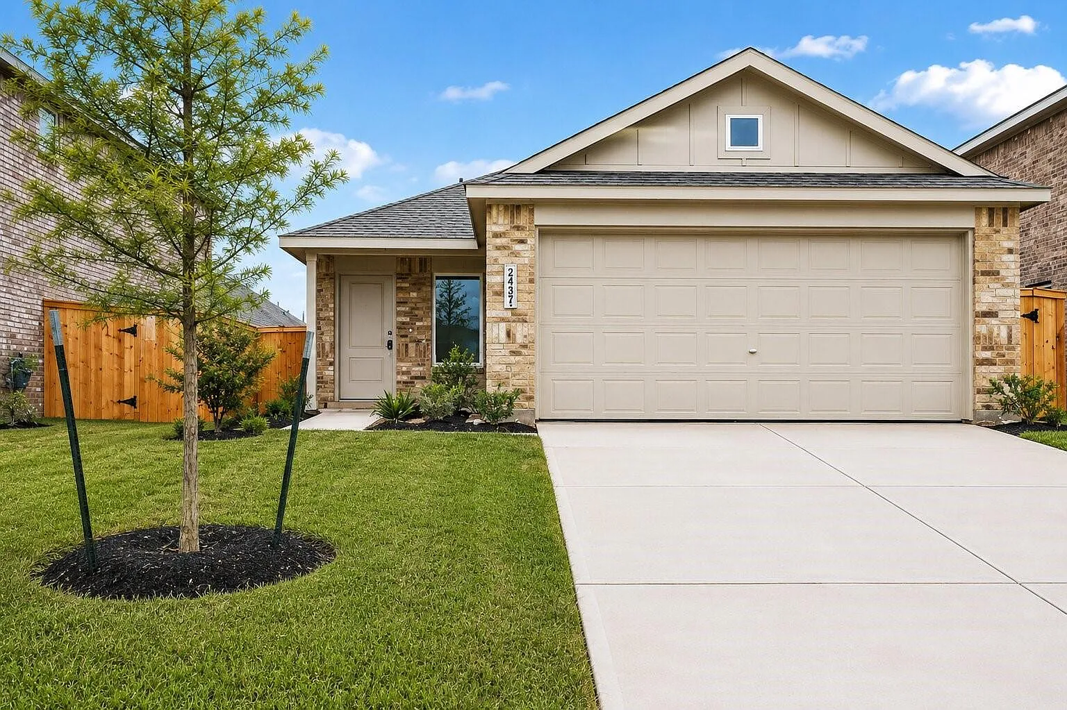 3 bed, 2.0 bath, 1464 sqft, $1,900 — Photo 2