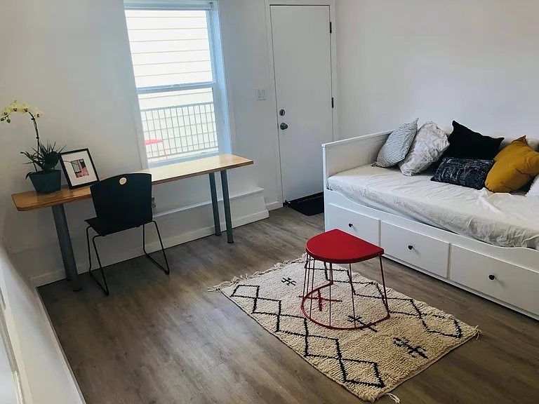 242 Lakeview Ave — Photo 5