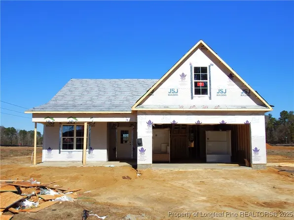 1925 Bulldog Ln, Hope Mills, NC 28348