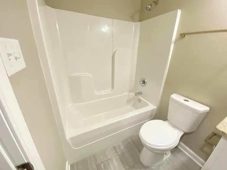 2412 Loop Acres Dr — Photo 6