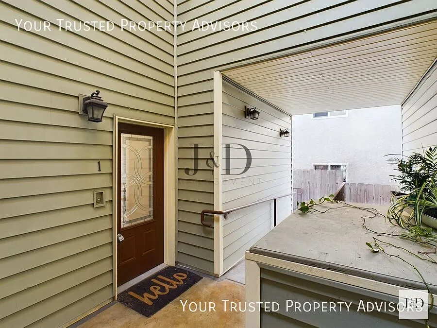Building Photo - 3036 Oliphant St #1