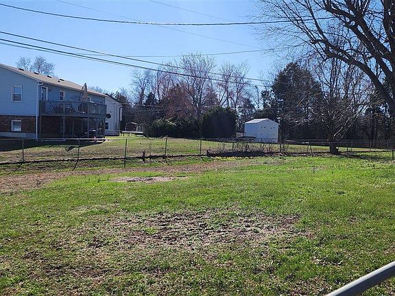 4th image of 2669 Lake Rd N