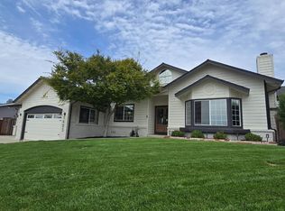 1405 S Ridgemark Dr, Hollister, CA 95023