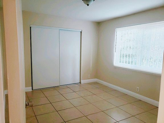 4th image of 1358 N Arrowhead Ave APT 8