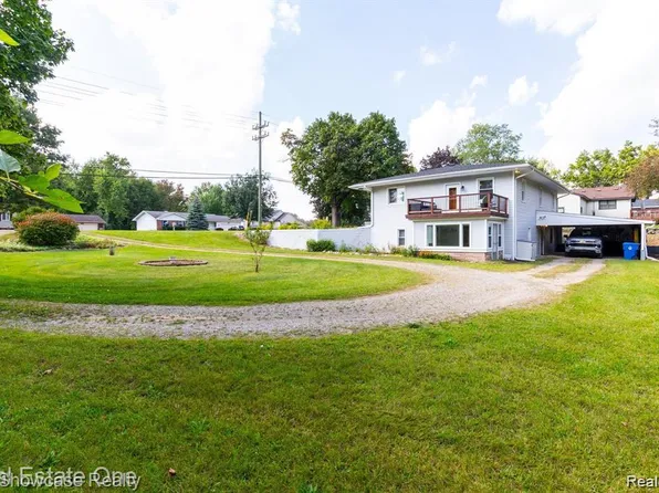 331 Lochaven Rd, Waterford, MI 48327