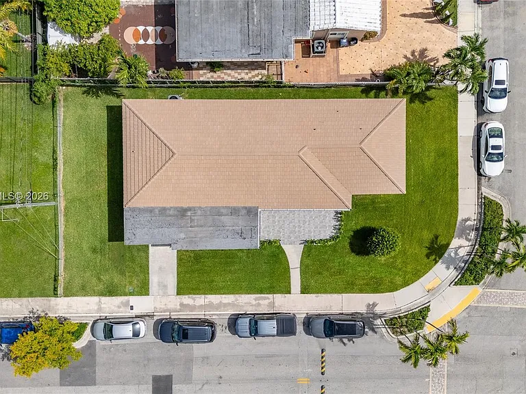 1621 S Treasure Dr — Photo 33