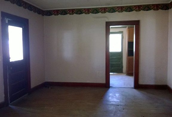 4th image of 605 S College St
