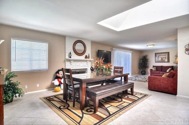 331 E Bluebell Pl — Photo 4