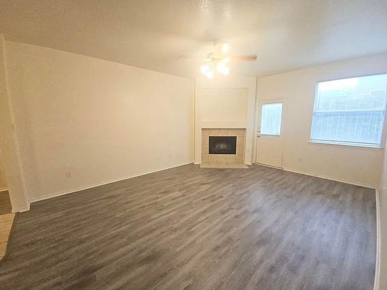 816 Dunkirk Ln — Photo 12