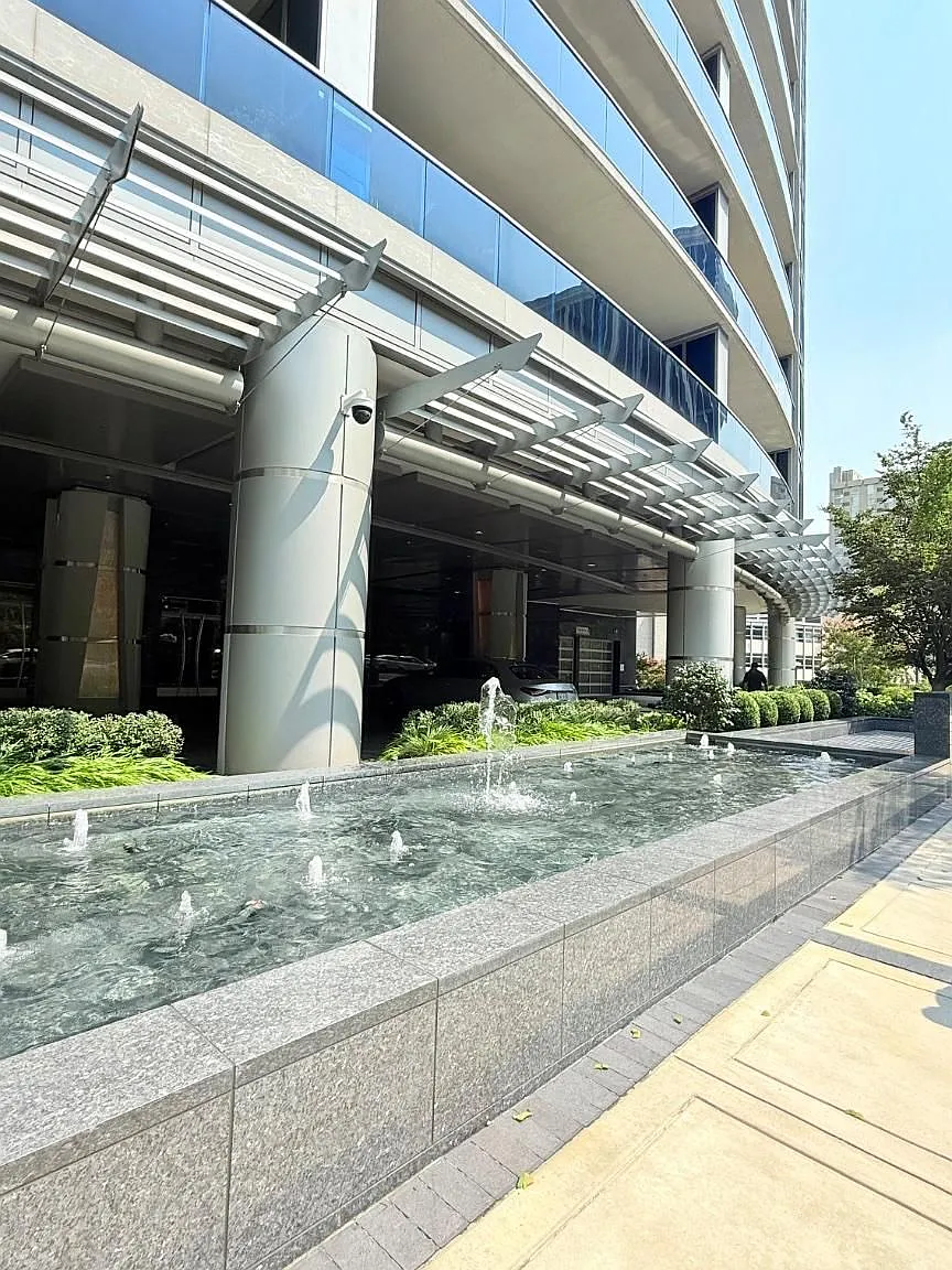 1 bed, 1.5 bath, 1312 sqft, $4,200 — Photo 3