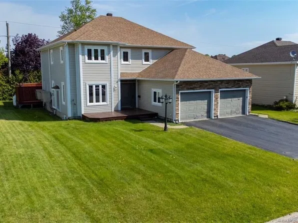 12 Brook Ter, Campbellton, NB E3N 3T3