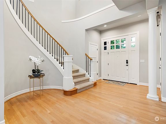 3rd image of 2469 30th Avenue NE