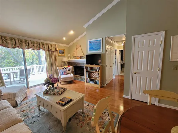 240 Artesian Ave, Harbor Springs, MI 49740