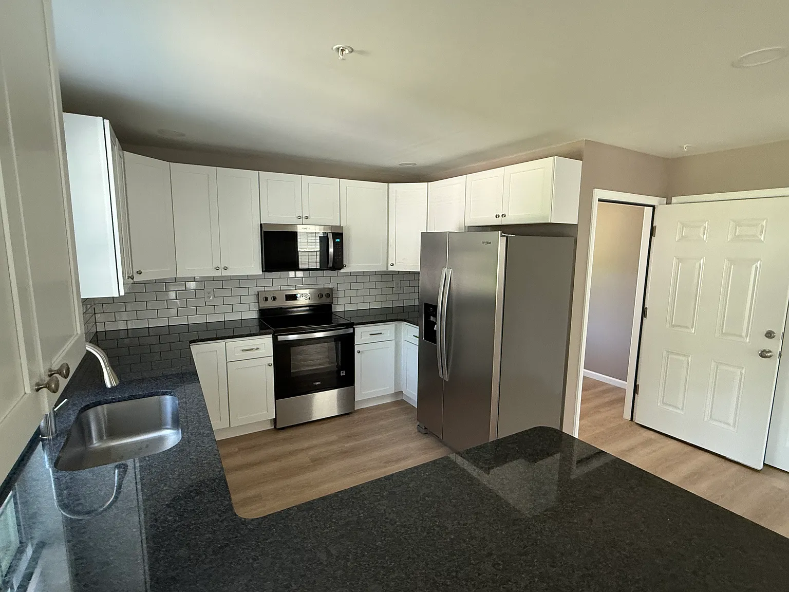 2 bed, 1300 sqft, $2,400 — Photo 1