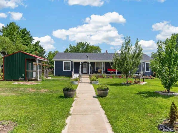 19 Main St, Bloomingburg, OH 43106