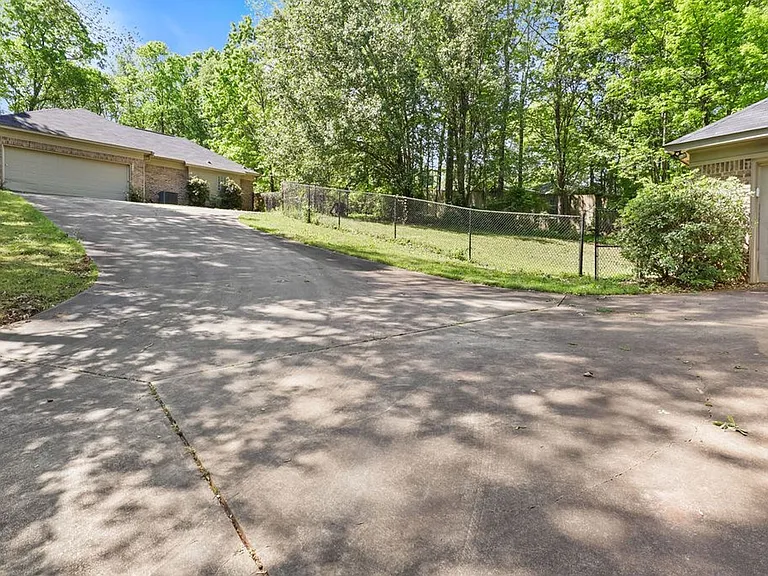 585 Cecily Dr — Photo 39
