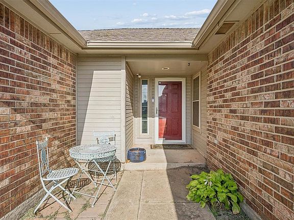 3rd image of 309 Bradgate Dr