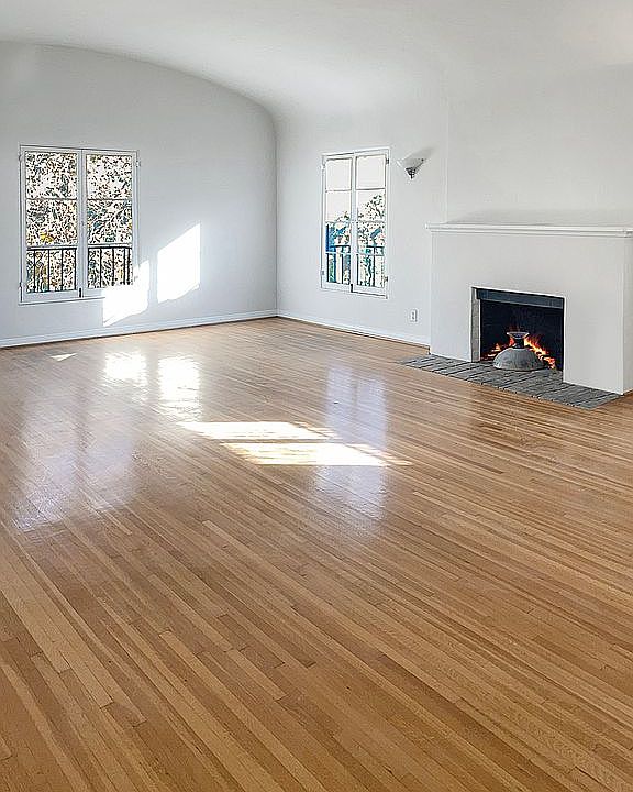 TOP FLOOR - LIVING ROOM