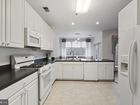 3rd image of 802 Coxswain Way Unit 103