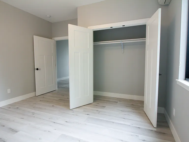 1037 SE Date Ave — Photo 17