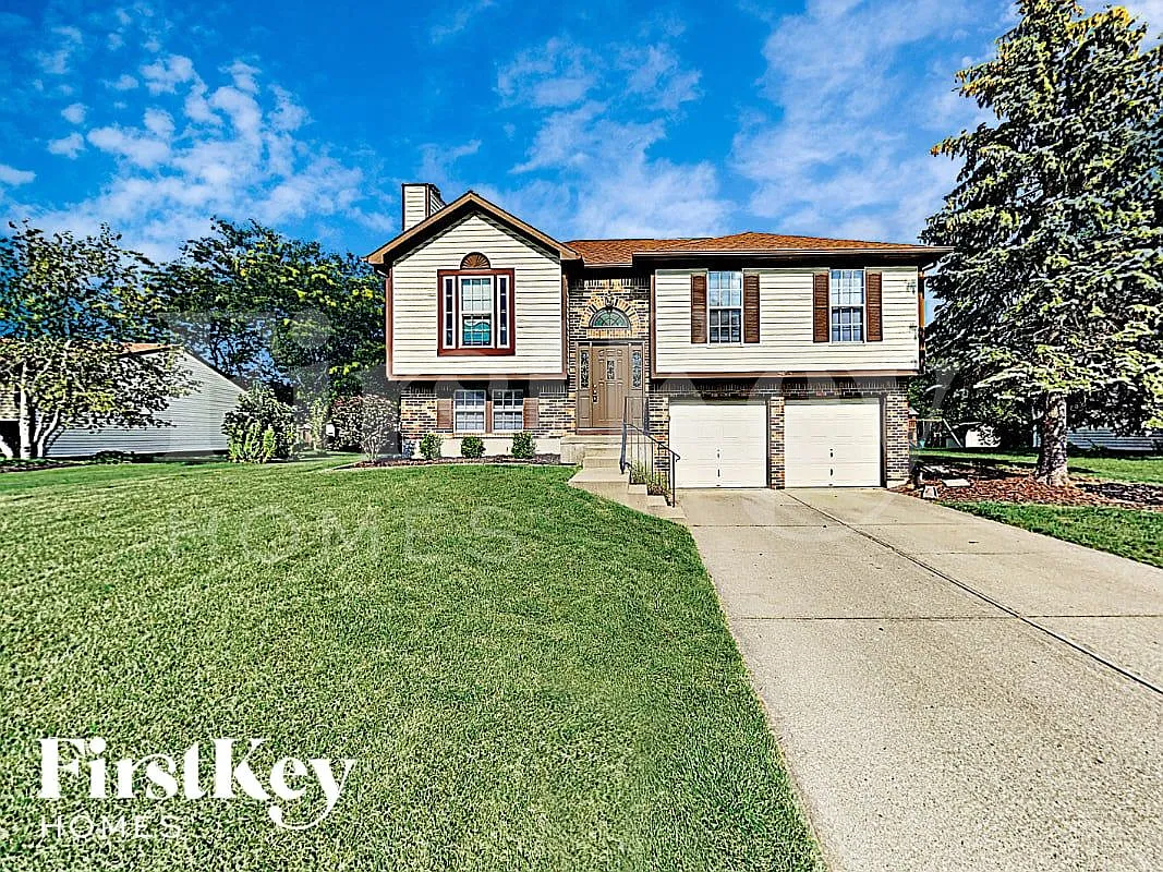 3 bed, 1.5 bath, 1988 sqft, $2,535 — Photo 1