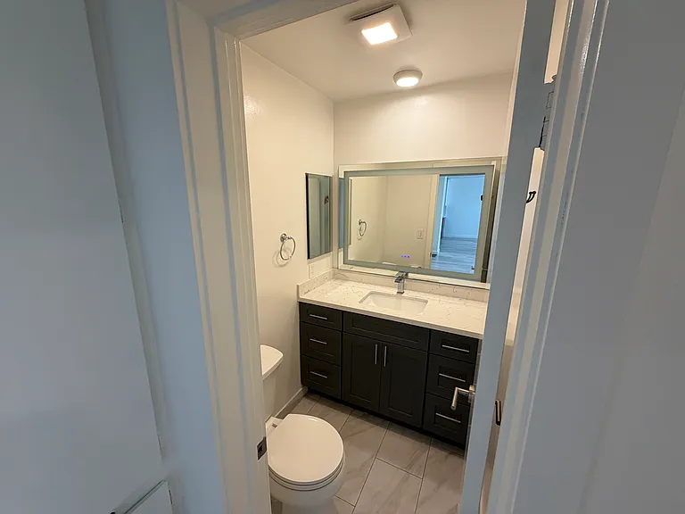 Vantage Point Apartments West — Photo 12