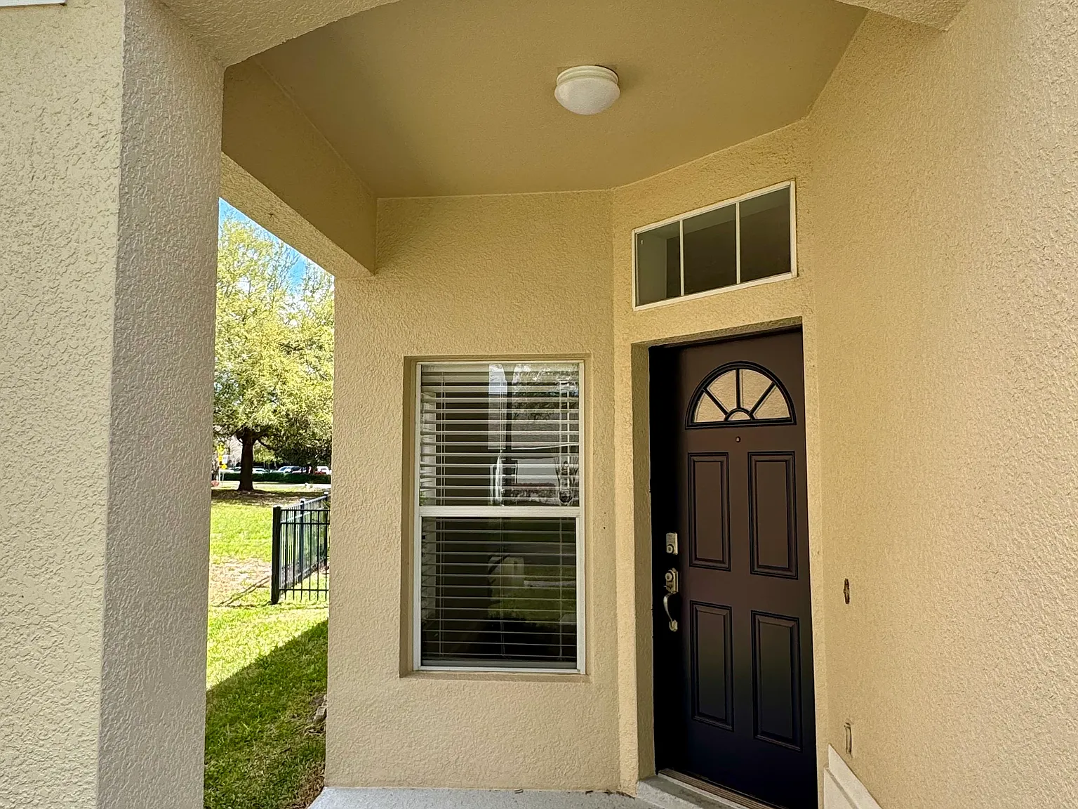 4 bed, 2004 sqft, $2,950 — Photo 2