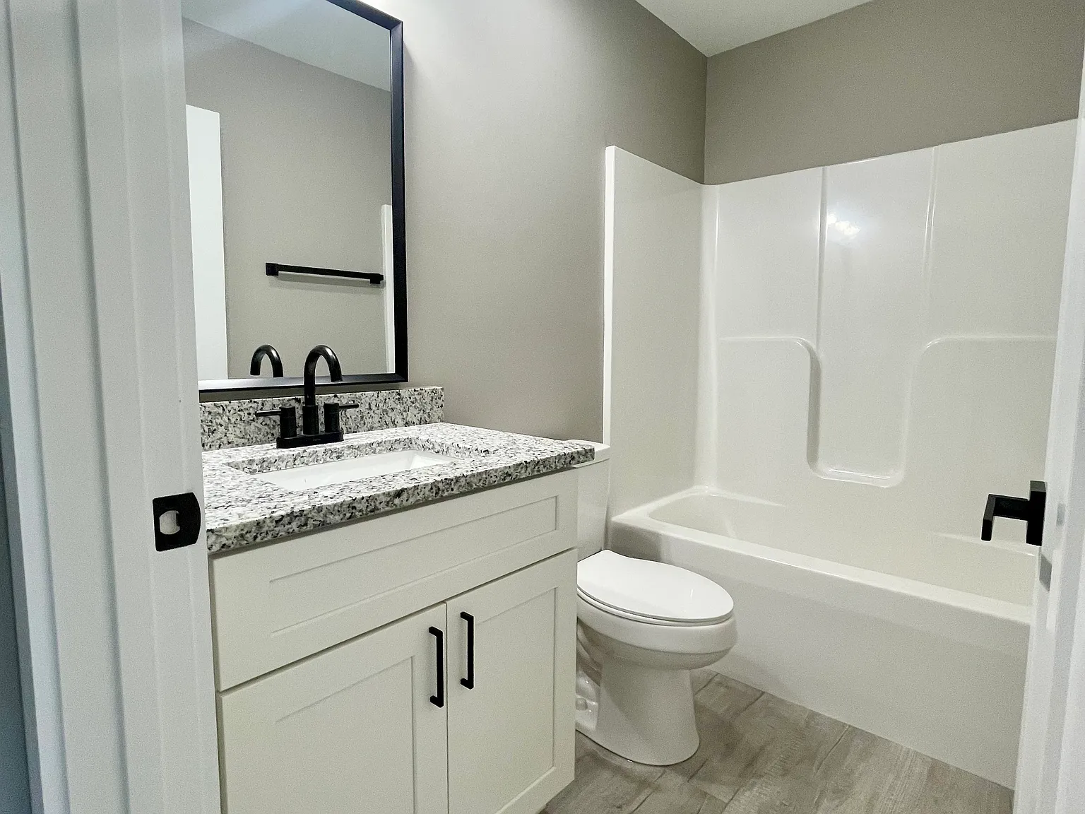 3 bed, 1300 sqft, $1,550 — Photo 4