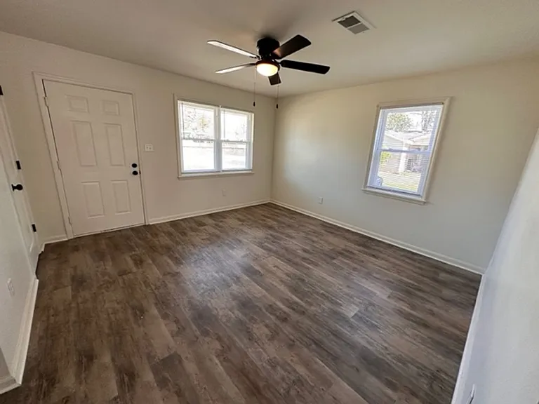 255 S Hicks St — Photo 5