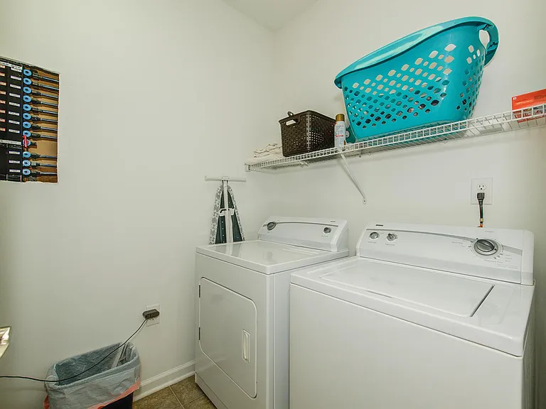 661 E 24th St — Photo 28