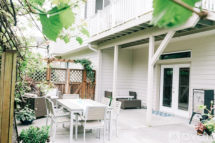 1171 Newton St — Photo 30