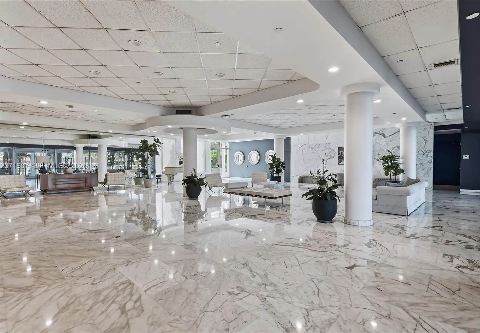 Crystal House Condo — Photo 3